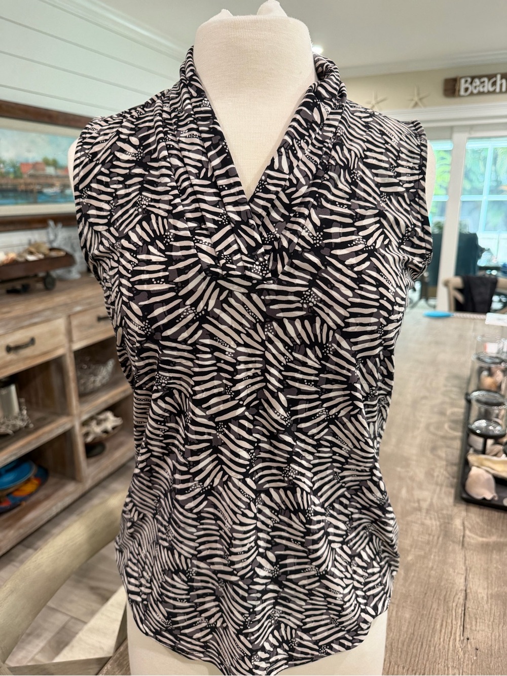 Anne Klein Black & White Sleeveless Cowl Neck Print Camisole